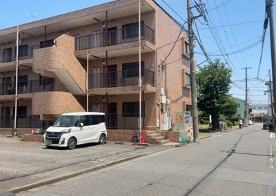 【外観】 | ロワール二本松 | 人が暮らすうえで日光は大切な要素となります。日当たりの良さは譲れないポイントですね。併せて近くに大きな建築物の建築予定がないか、あるいはそれが可能な土地が近くにないか事前に確認することもお勧めします。