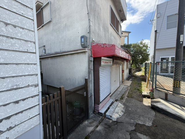 岸和田市箕土路町2丁目　中古戸建の前面道路含む現地写真