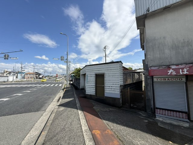 岸和田市箕土路町2丁目　中古戸建の前面道路含む現地写真