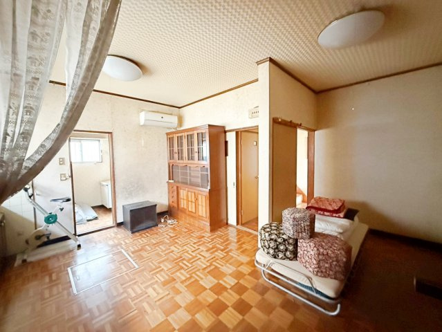 岸和田市箕土路町2丁目　中古戸建の居間・リビング
