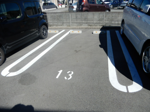 メルベーユ福里B棟の駐車場
