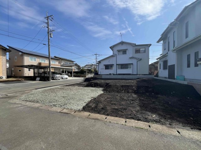 ブルーミングガーデン／北区麻生田4丁目3期／1号棟の前面道路含む現地写真