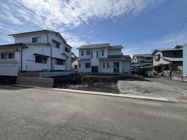 ブルーミングガーデン／北区麻生田4丁目3期／1号棟の前面道路含む現地写真