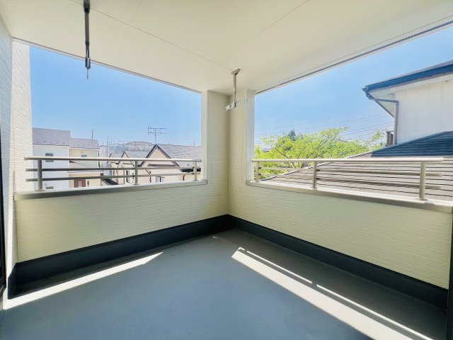 吉岡町下野田のバルコニー|２部屋から行き来出来るインナーバルコニー♪