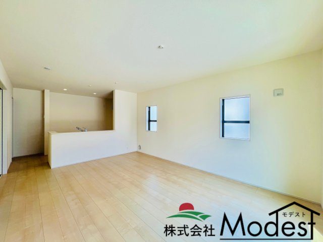 吉岡町下野田の居間・リビング|家具の配置も考えやすく、ご家族も自然と集まるリビング♪