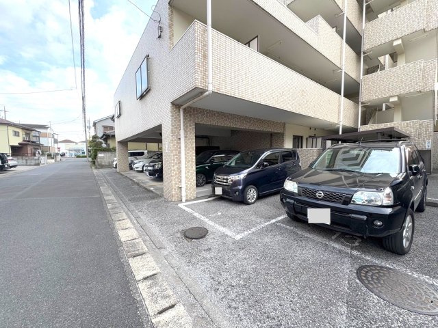 前川公園ローヤルコーポの駐車場|駐車場