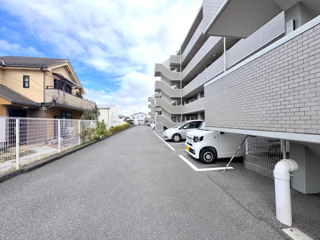 フォルテコート若葉の駐車場|駐車場