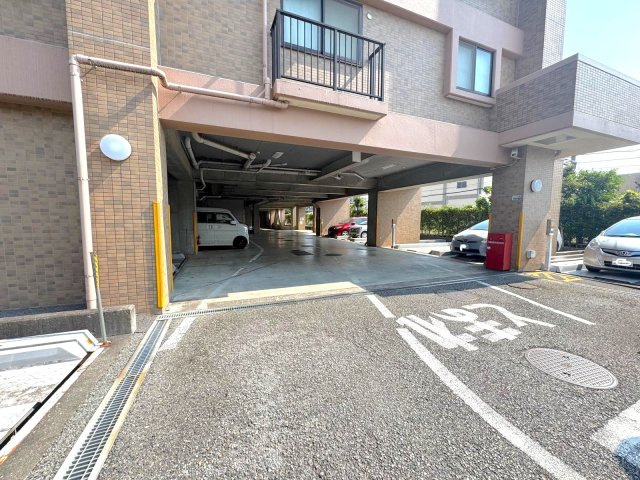 セザール大宮日進の駐車場|駐車場