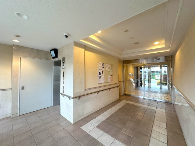 フォレストレイクひばりが丘Ｎ棟のエントランス|エントランスホール