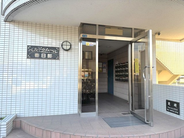 ベルドゥムール春日部のエントランス|エントランス外