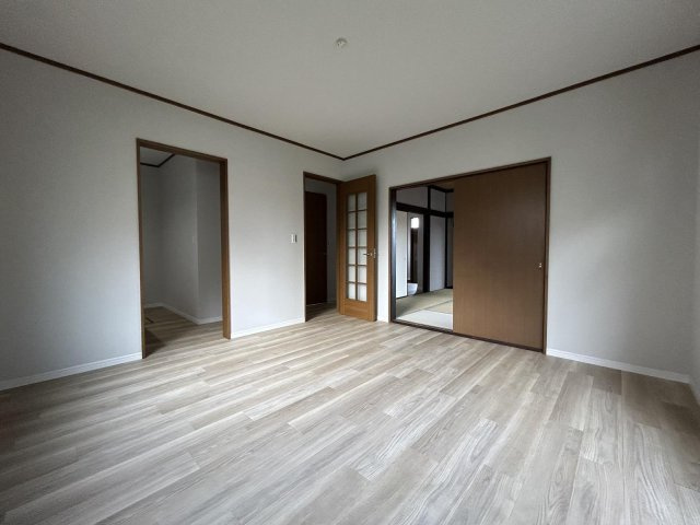 西区三橋　中古戸建の居間・リビング|リビング2