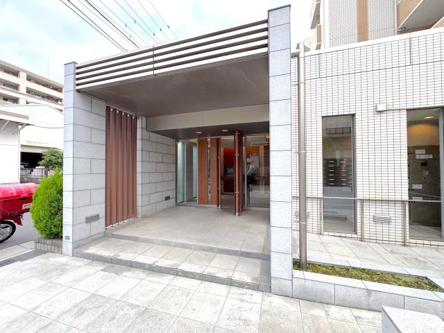 アンビシャス川口青木のエントランス|エントランス外