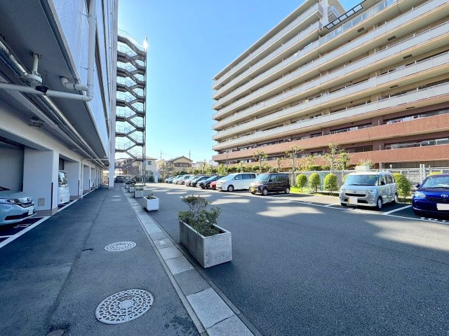 草加松原ハイツＢ棟の駐車場|駐車場