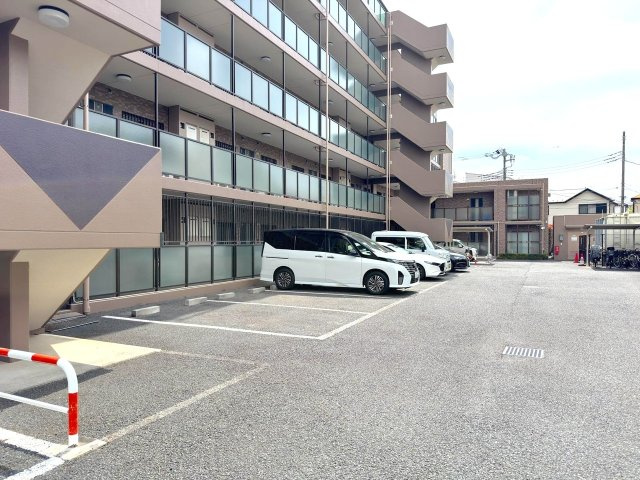 ライオンズマンション蕨市民公園の駐車場|平面駐車場