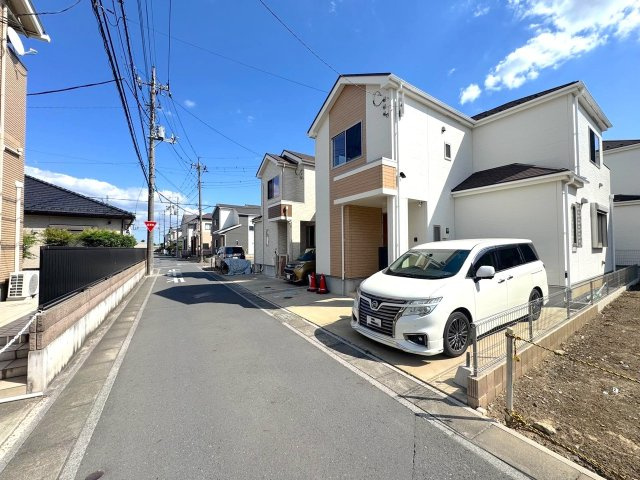 戸建 八潮市大字南川崎の外観|前面道路