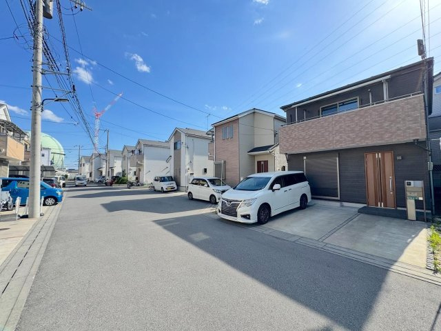 戸建 草加市瀬崎５丁目の外観|前面道路