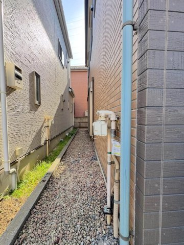 戸建 草加市瀬崎５丁目のその他|隣家との間