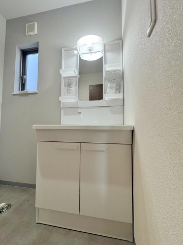 戸建 草加市瀬崎５丁目の洗面所|独立洗面台