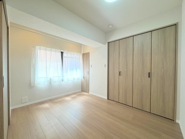 レジデンシャル春日部ウィステリアの寝室|洋室5.5帖　間取り図左下の部屋