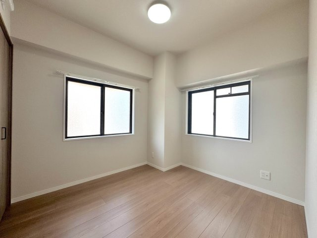 レジデンシャル春日部ウィステリアの内装|洋室4.6帖　間取り図左上の部屋