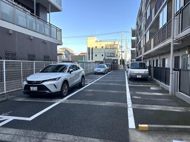 クラーク春日部壱番館の駐車場|駐車場