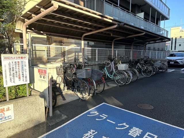 クラーク春日部壱番館のその他|駐輪場