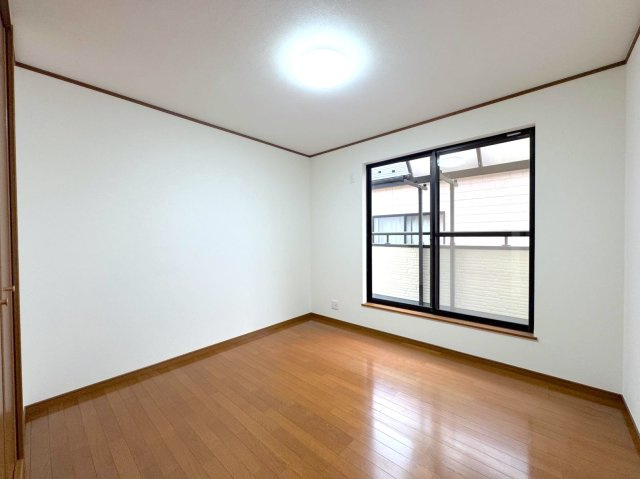見沼区御蔵　中古戸建ての洋室|洋室　6.1帖