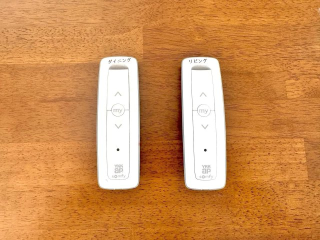 戸建　春日部南5丁目の防犯設備|電動シャッターリモコン
窓の開閉がワンタッチで行える便利な電動シャッター。台風などの荒天時の防犯・防災対策はもちろん、毎日の開閉作業も手を汚さずスムーズに操作可能。遮音性・遮光性の向上にも貢献します。