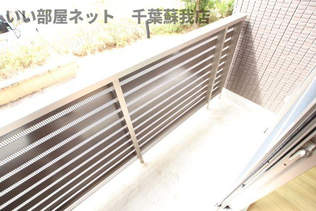 ウイングヒルズＢのバルコニー|バルコニーからの眺めを楽しみながら食事をしませんか