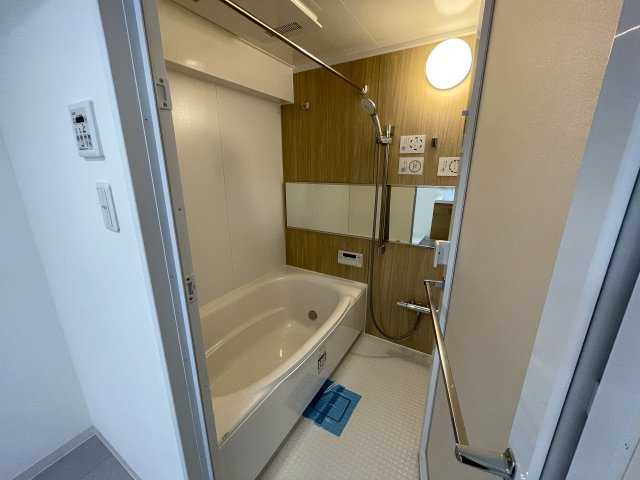 室内の“管”も交換済み！うーん。水もよりキレイな気がする、、、５階の眺望もちょうどイイ高さで開放感も得られちゃう安パイ『ダイアパレス保土ケ谷』リフォームの浴室|お風呂で日々の疲れを落としましょう