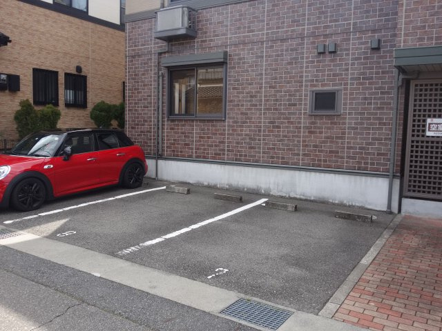 ローテローゼ自由が丘の駐車場