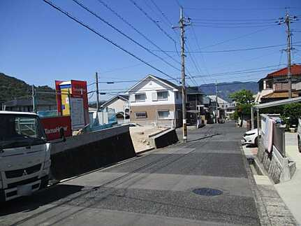 佐伯区美鈴が丘東２丁目の前面道路含む現地写真