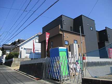 佐伯区美鈴が丘東２丁目の前面道路含む現地写真