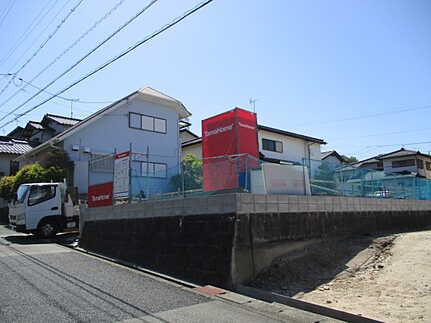 佐伯区美鈴が丘東２丁目の前面道路含む現地写真