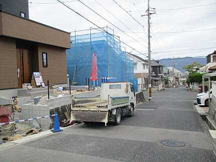 佐伯区美鈴が丘東２丁目の前面道路含む現地写真