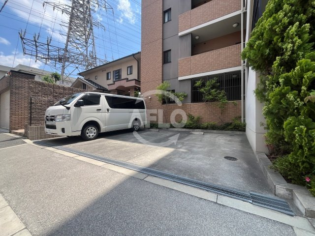 ビスタユーアの駐車場