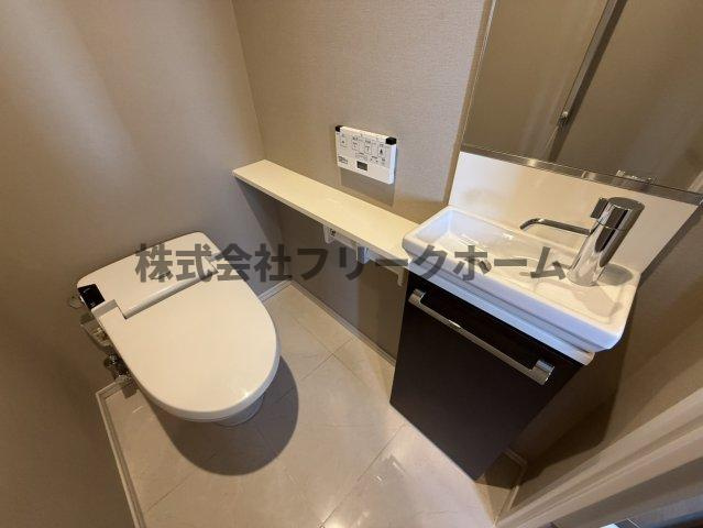 武蔵野市境南町２丁目の賃貸マンションのトイレ