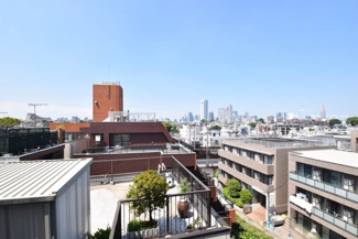 【展望】 | 眼前に広がる空の雄大さと、このお部屋の自慢の一つである「眺望」をご覧ください。毎日、この景色を独り占めできる新生活に夢が広がります。～即日のご見学可能～　お問合せはお気軽にどうぞ。