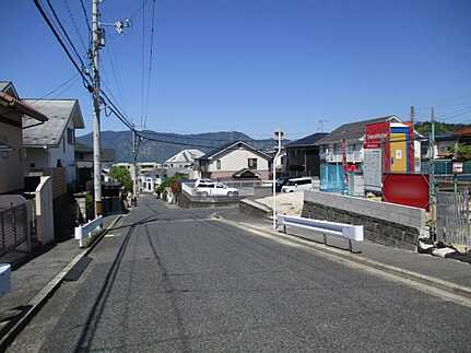 佐伯区美鈴が丘東２丁目の前面道路含む現地写真
