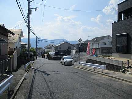 佐伯区美鈴が丘東２丁目の前面道路含む現地写真
