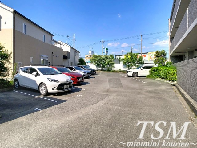 リシャールコートの駐車場