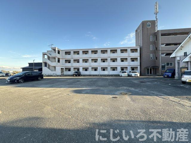 ヴィゴラス弐番館の駐車場
