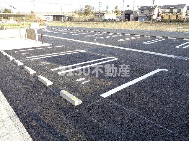 オドゥール・ダムールの駐車場|駐車場完備です