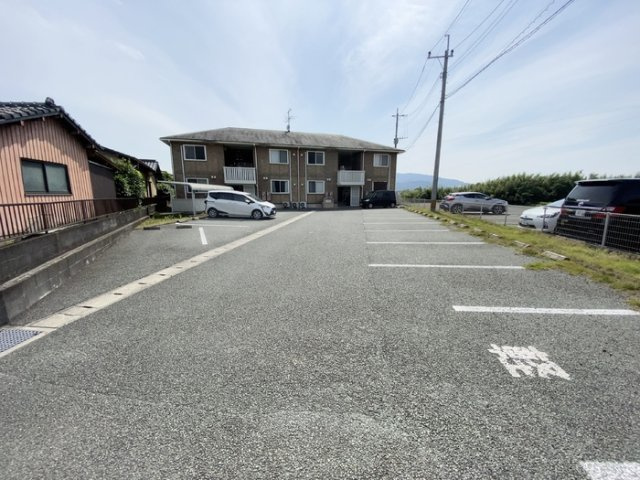 グランドソレイユ（下硯川）の駐車場