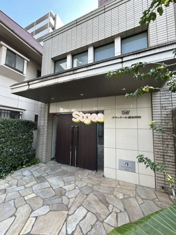 グランドール浦和岸町のエントランス