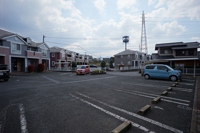 ヴァン・テ・アン中の原Ａの駐車場