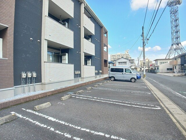 グラース　メゾンの駐車場