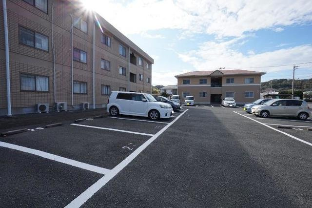 メゾンド本城Ａの駐車場