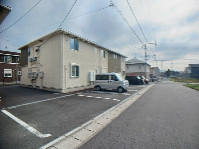 ジェイ・ヴィルタス３の駐車場