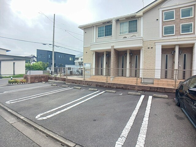 メゾンカメリアⅡの駐車場